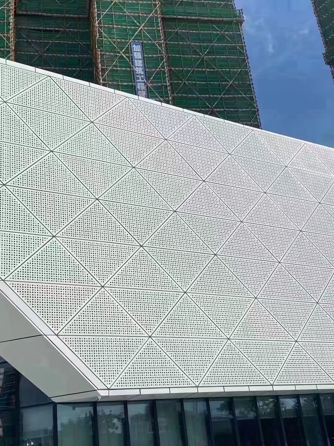 氟碳（tàn）幕牆鋁單板
